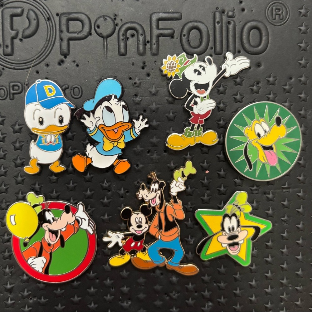 Disney Donald Duck, Goofy, Mickey Mouse, Pluto Character Enamel Pin Bundle